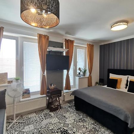 Palffy Appartement Bratislava Buitenkant foto